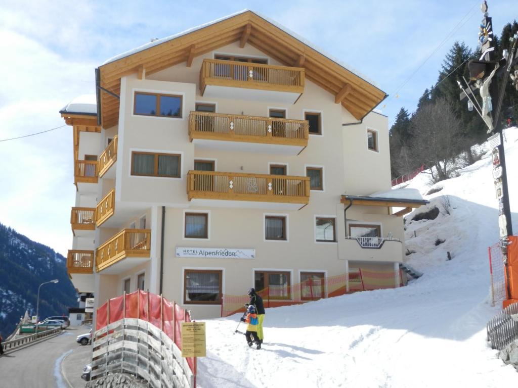 Hotel Alpenfrieden Капл Екстериор снимка