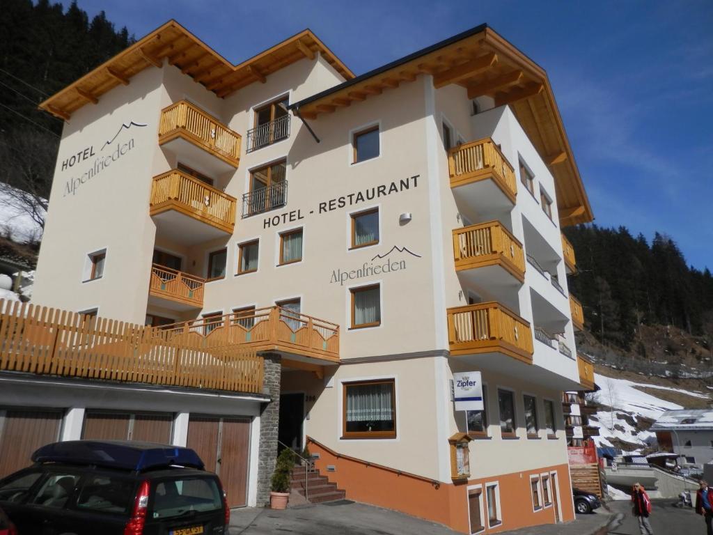 Hotel Alpenfrieden Капл Екстериор снимка