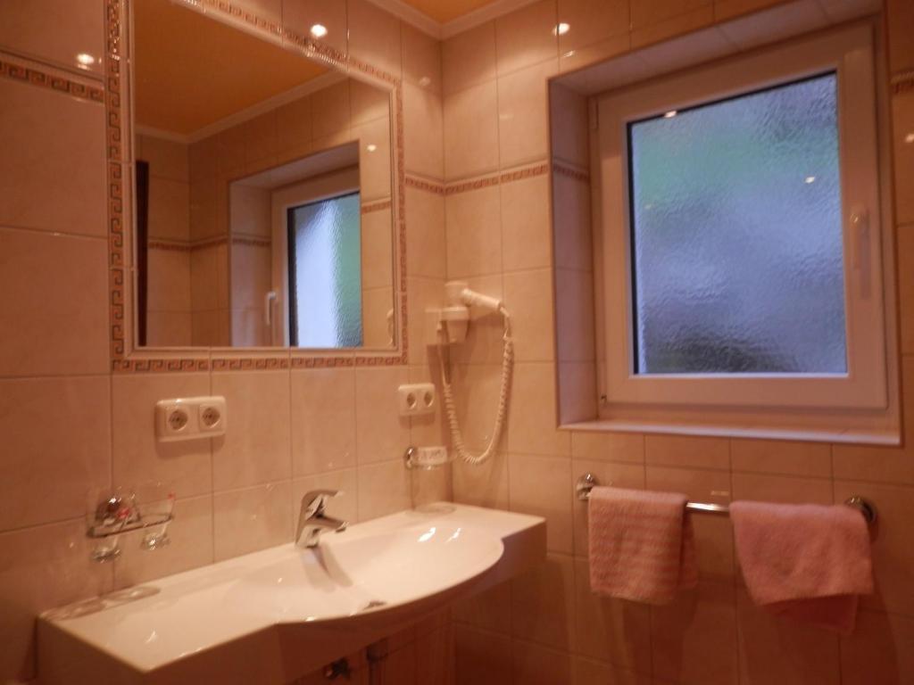 Hotel Alpenfrieden Капл Екстериор снимка