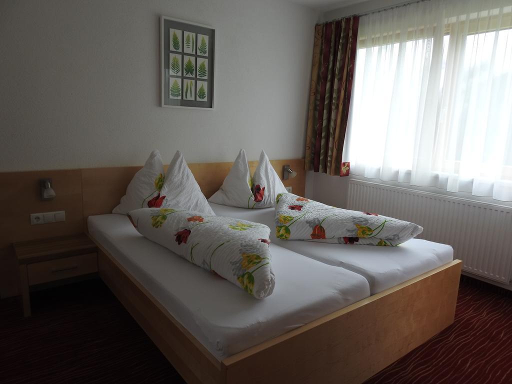 Hotel Alpenfrieden Капл Екстериор снимка
