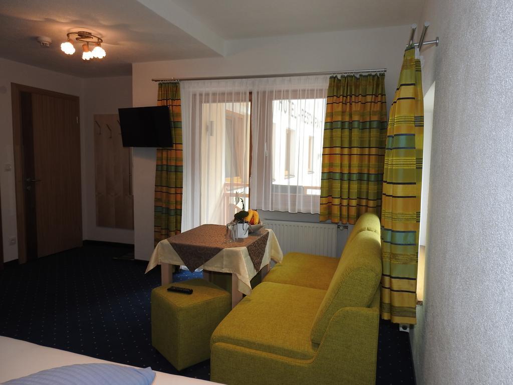 Hotel Alpenfrieden Капл Екстериор снимка
